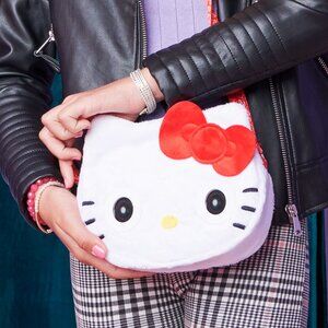 NEW Hello Kitty Sanrio Purse Pets w/ 30 Sounds Blinking Eyes Crossbody Bag Inter